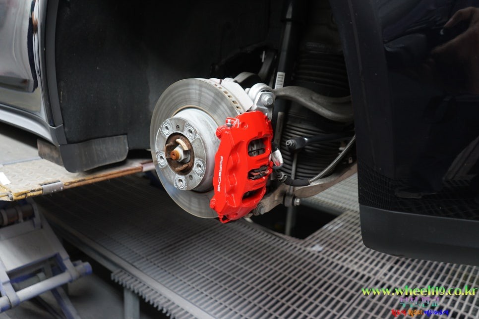 포르쉐 파나메라 검점유광 휠도색 및 캘리퍼도색 / 서울 강남