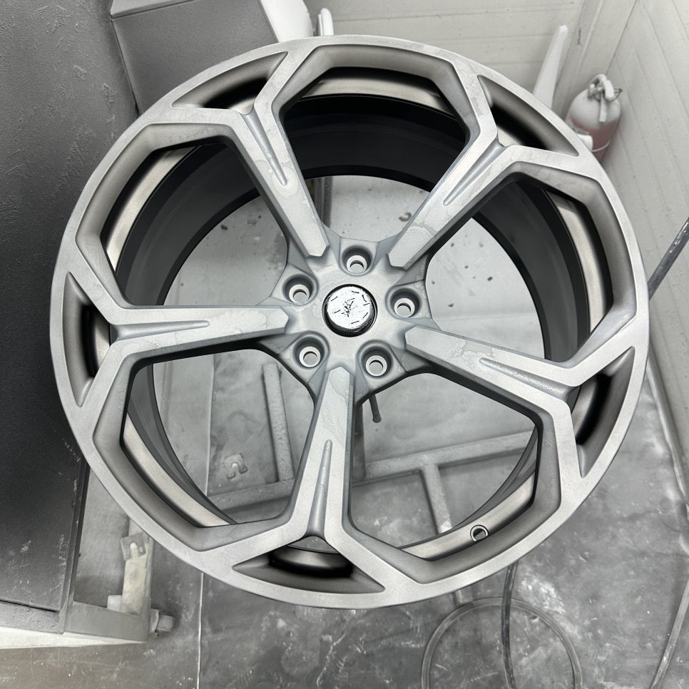 [부산휠복원][해운대휠도색][부산 휠수리] 람보르기니 우르스 휠 블랙컬러로 도색작업!! / 부산 해운대 송정동