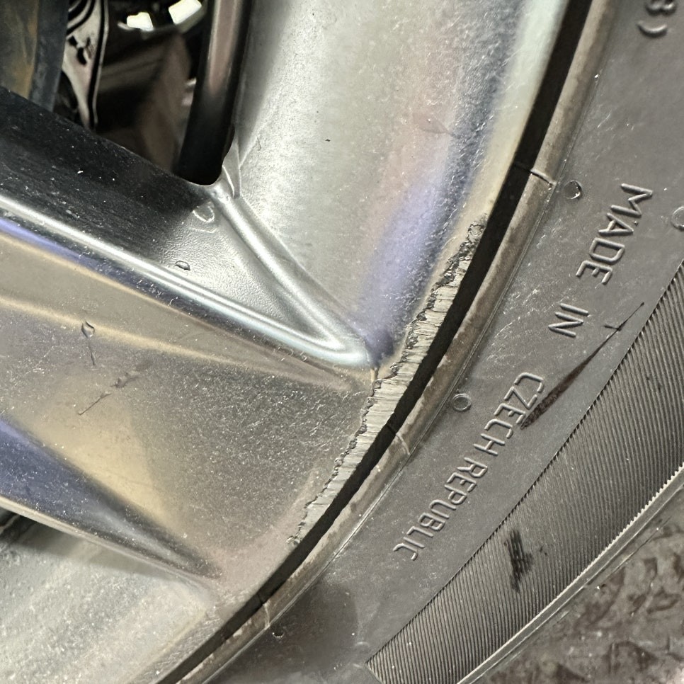 [부산휠도색][부산휠복원][해운대휠수리] 더 뉴 그랜져 순정휠 수리및 도장 ( 크롬쉐도우 ) / 부산 해운대 송정동