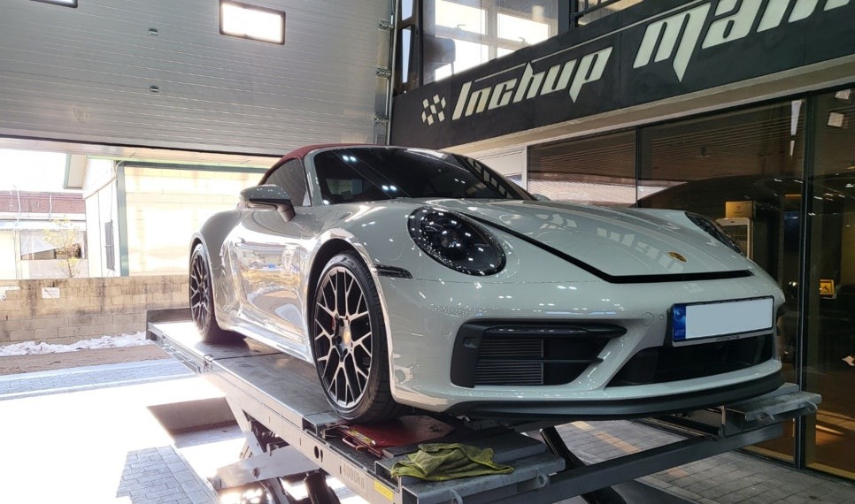 경기남부 / 포르쉐 911 카레라 4 GTS 미쉐린 PILOT 알핀5 포르쉐 전용 ( NA0 , NA5 ) 스페셜마킹 245 35 20 305 30 21 고성능 윈터타이어 장착 / 하남시 감북동 / 하남.광주