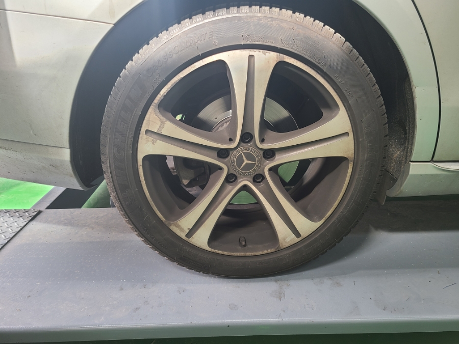 경기남부 / [BENZ E CLASS 18인치 휠 복원 및 휠 도색 작업] 동탄 휠복원/오산 휠복원/수원 휠복원/용인 휠복원(휠수리) / 벤츠 / E-클래스 / 오산,동탄,수원 / 수원.화성 평택.오산.안성