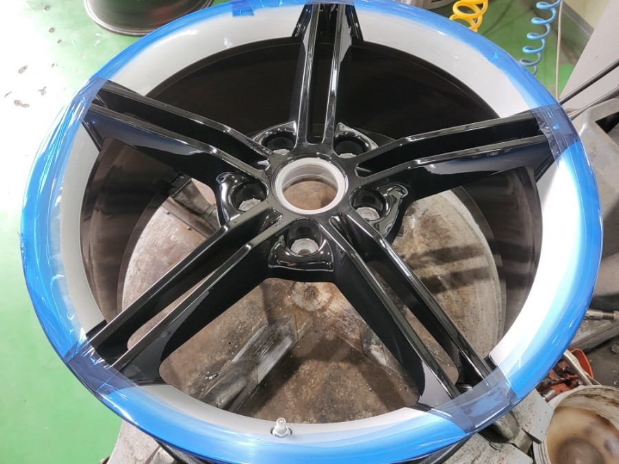 [포르쉐 타이칸 미션휠 내구성을 겸비한 분체도장으로 휠복원  동탄 휠브라더스] / 동탄, 오산, 수원, 용인, 화성, 평택