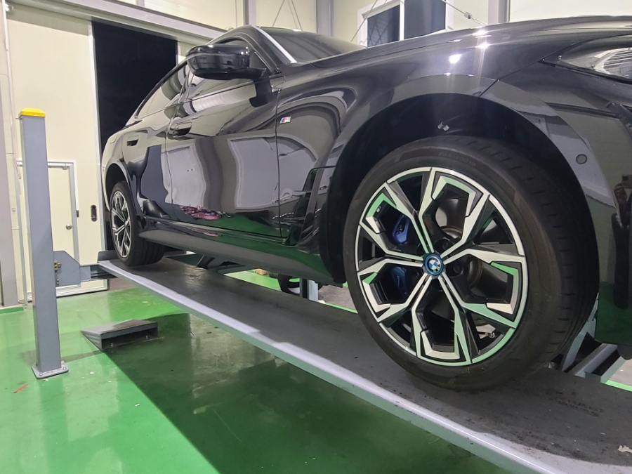 오산,동탄,수원 / 19인치 휠 복원 및 휠 도색(휠수리) / BMW / i4