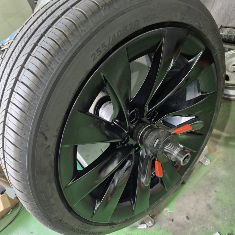 [테슬라 모델Y 주니퍼 신차 휠도색 믿을 수 있는 업체에 맡기세요 ] / 동탄, 오산, 수원, 용인, 화성, 평택