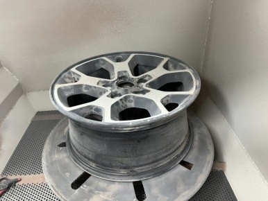 [지프 랭글러 루비콘 순정 17인치 휠 매트블랙 검정반무광 휠도색 요코하마 285 70 17 지오랜더 AT 타이어교체 경기광주 휠도색 타이어 휠복원 휠교환] 용인 성남 분당 하남 / 경기광주 문형동