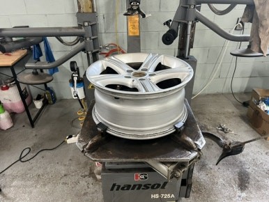 경기남부 / [BMW 320d 17인치 순정휠 검정반무광 매트블랙 휠도색 사일룬 225 50 17 인스파이어 타이어교체 경기광주 휠도색 타이어 휠복원 휠교체] 분당 성남 용인 하남 수원 / 경기광주 문형동 / 성남.용인.이천 하남.광주