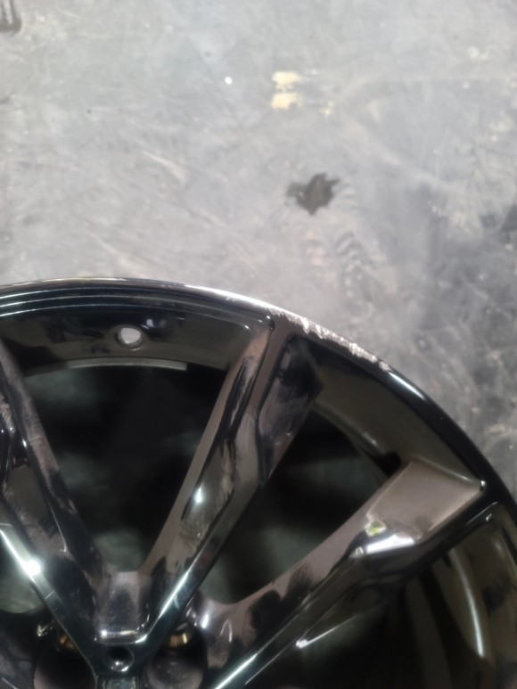 경기남부 / 수원휠도색 수원휠복원 수원휠수리 bmw x3 순정휠 1짝 파손 복원 블랙유광도색 / 수원 탑동 / 수원.화성