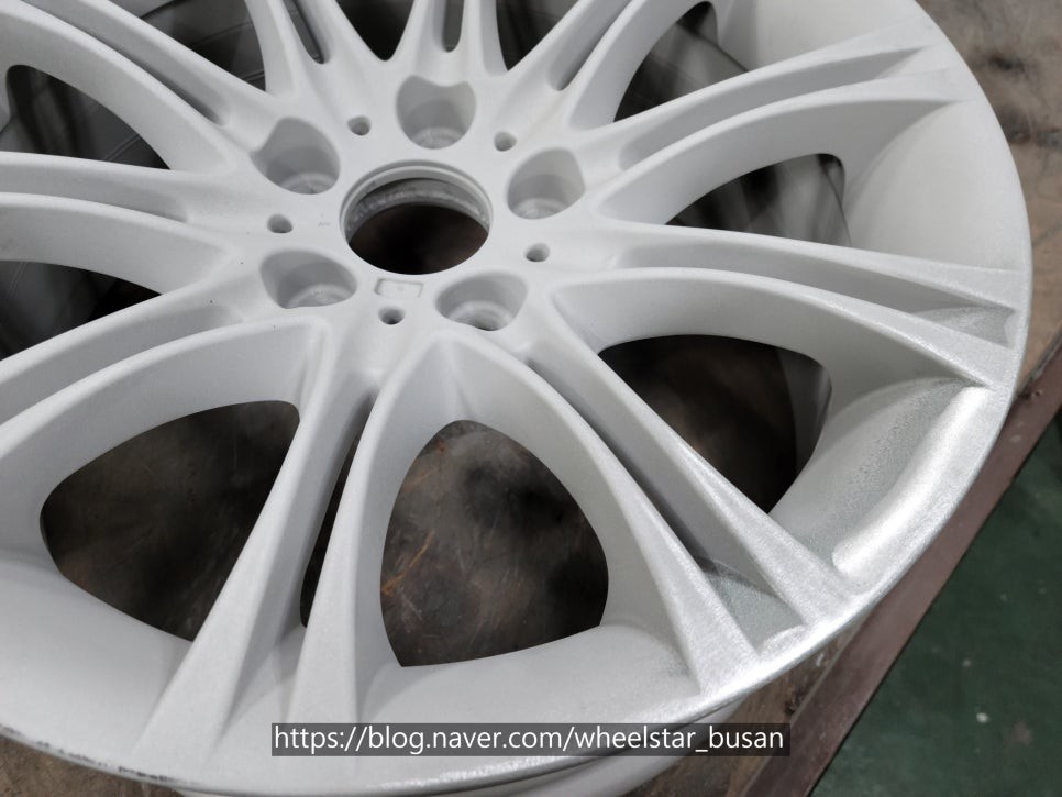 [[부산 휠도색][부산 휠수리]]BMW 520d F1019인치 블랙유광시공 휠복원 휠수리 휠도색비용_wheelstar / 부산 사상 학장동