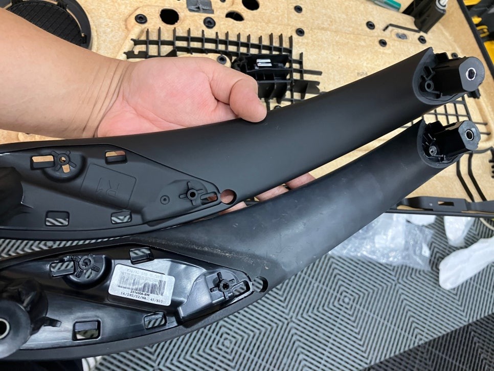 수원 에스튠 - BMW F30 __ 실내 손잡이 교체 / 경기 수원 영통