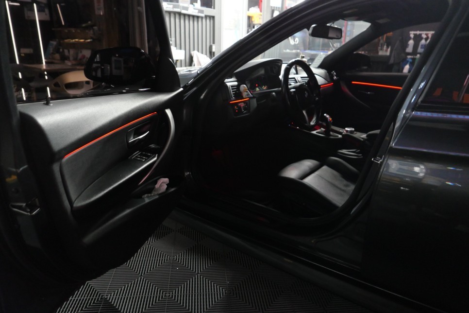 경기남부 / BMW F30  RGB엠비언트, 도어로고라이트 / 수원, 광교, 동탄 / 수원.화성