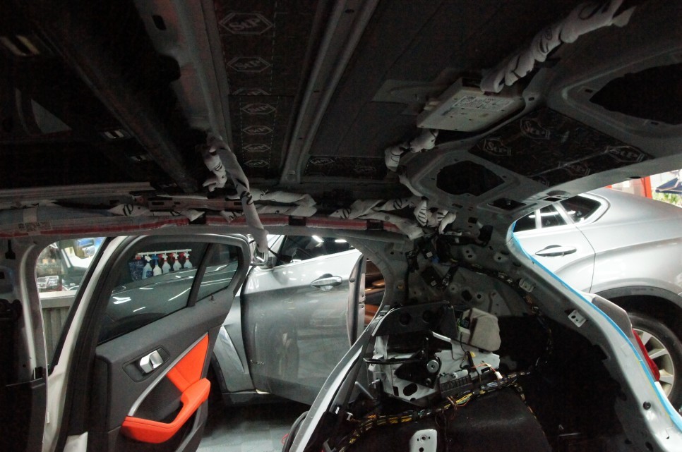 수원 에스튠 - BMW F40__천장방음(천장잡소리,썬루프잡소리) / 편의코딩 / 수원, 광교, 동탄