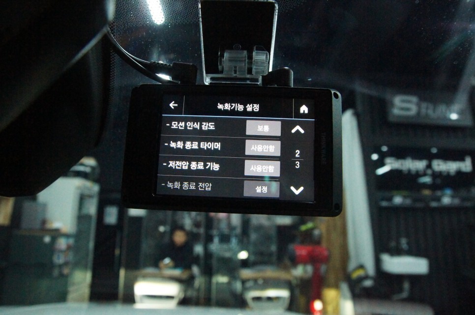 에스튠(아이나비 수원 광교점) - BMW F40__ 아이나비 z9000 2채널 블랙박스 + 보조배터리(케어셀 CZ12A) / 수원, 광교, 동탄