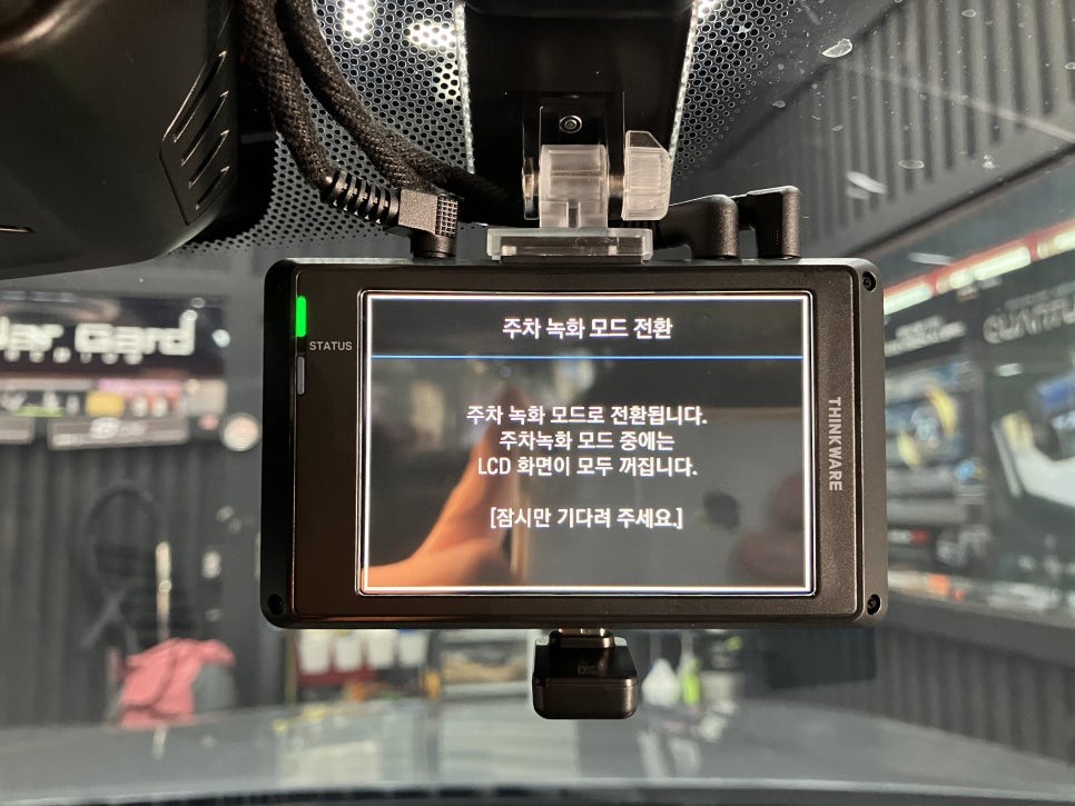 에스튠(아이나비 수원광교점) - BMW G30 __ 아이나비 Z9500 2채널 블랙박스 + 케어셀6A보조배터리 장착