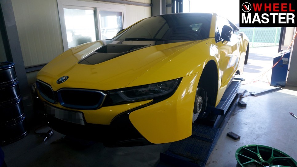 BMW i8 의 블랙유광 휠도색 후기