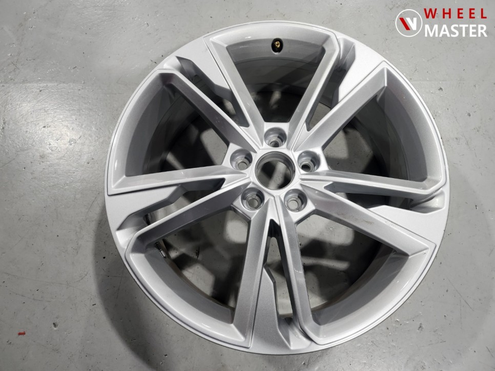 Q3 휠도색 / 아우디 Q3 18인치 사고로 인한 1개 검정유광 분체도장 / 아우디 휠도색 / 파주,일산