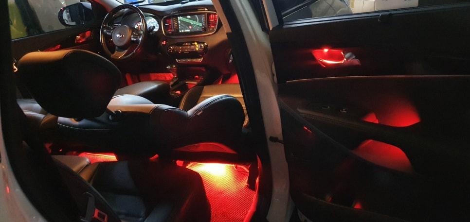 부산 더 뉴 쏘렌토 인코브 렌즈 엠비언트라이트 비노출 전문 시공 / 순정 무드등 컵홀더 LED / 부산,김해