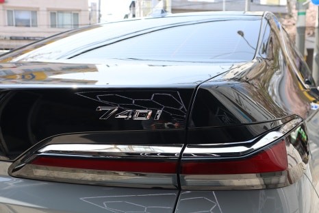 성수동 BMW 7시리즈 투톤랩핑 -고급스러움을 더하다.