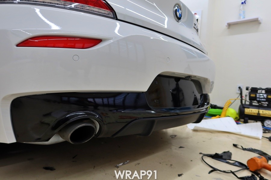 BMW Z4 리어 디퓨저 부분 포인트 랩핑 - 에이버리 유광블랙, 김해 자동차 래핑 전문 랩91 / 마산, 김해, 창원