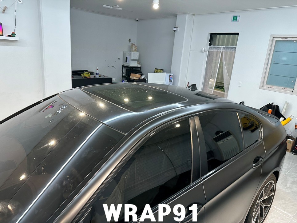 부산 양산 BMW 528I 랩핑 에이버리 사틴블랙 라이트필름 / 마산, 김해, 창원
