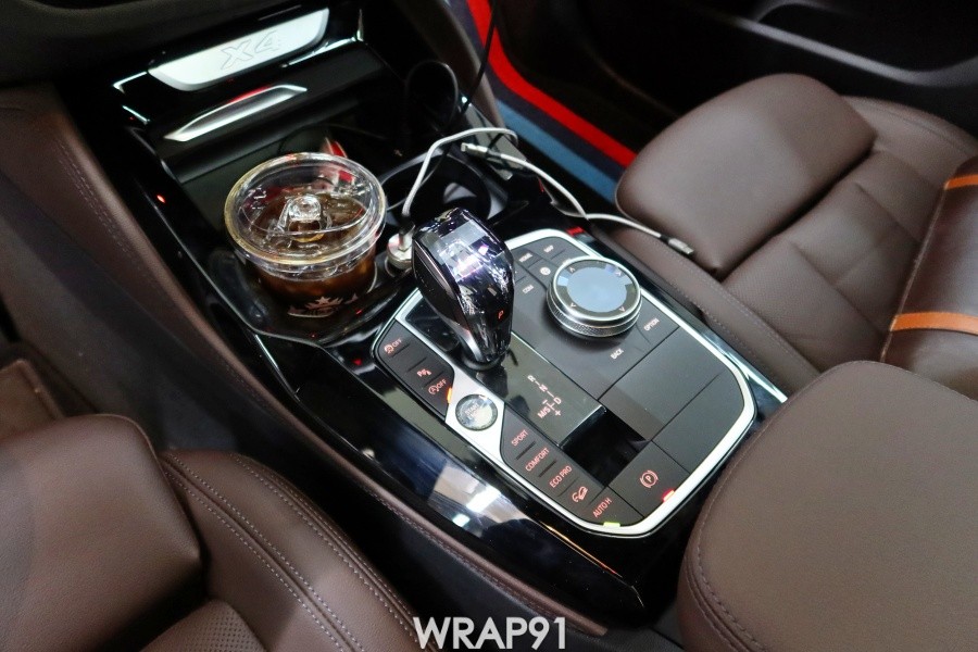 BMW X4 실내 포인트 랩핑 - 3M 4D 리얼카본, 경남 창원 자동차 랩핑 전문점 랩91 / 마산, 김해, 창원