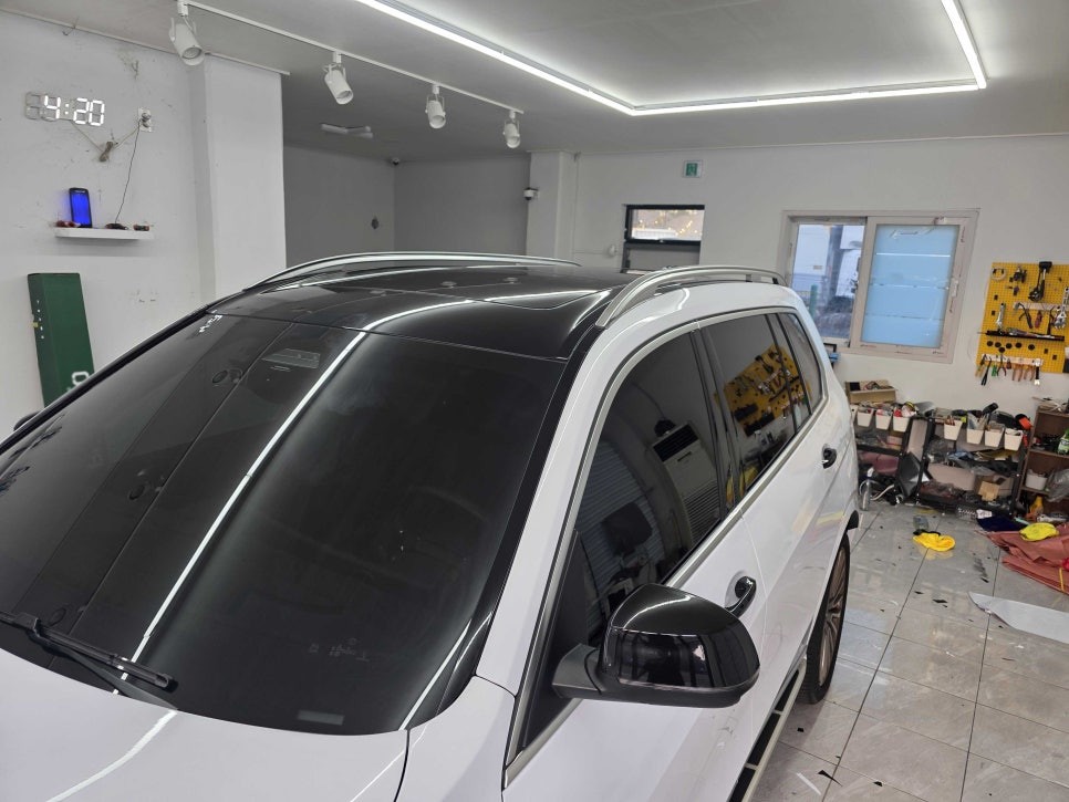 부산랩핑 BMW X7 전체랩핑｜OBEL PIANO WHITE VERSION2 유광 화이트 시공 / 마산, 김해, 창원