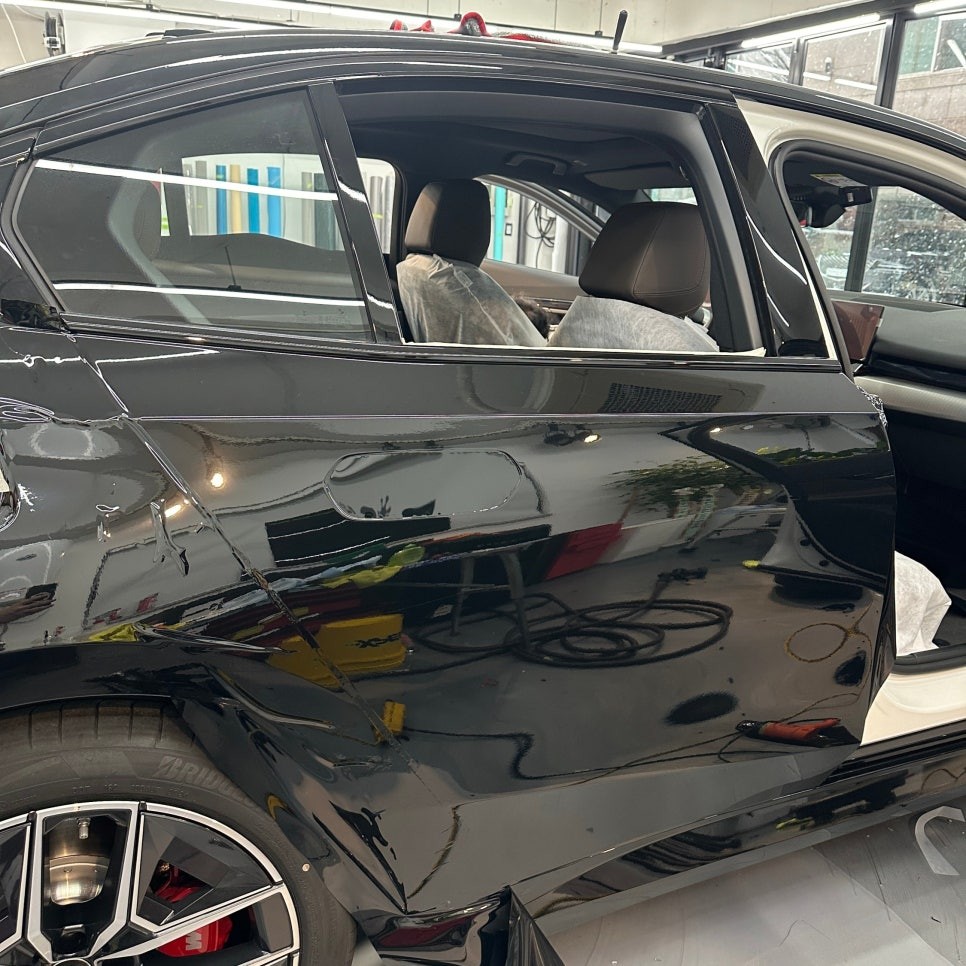 BMW 5시리즈 랩핑: 고광택 필름과 일반 필름의 차이점 / 서울 중랑구 망우동