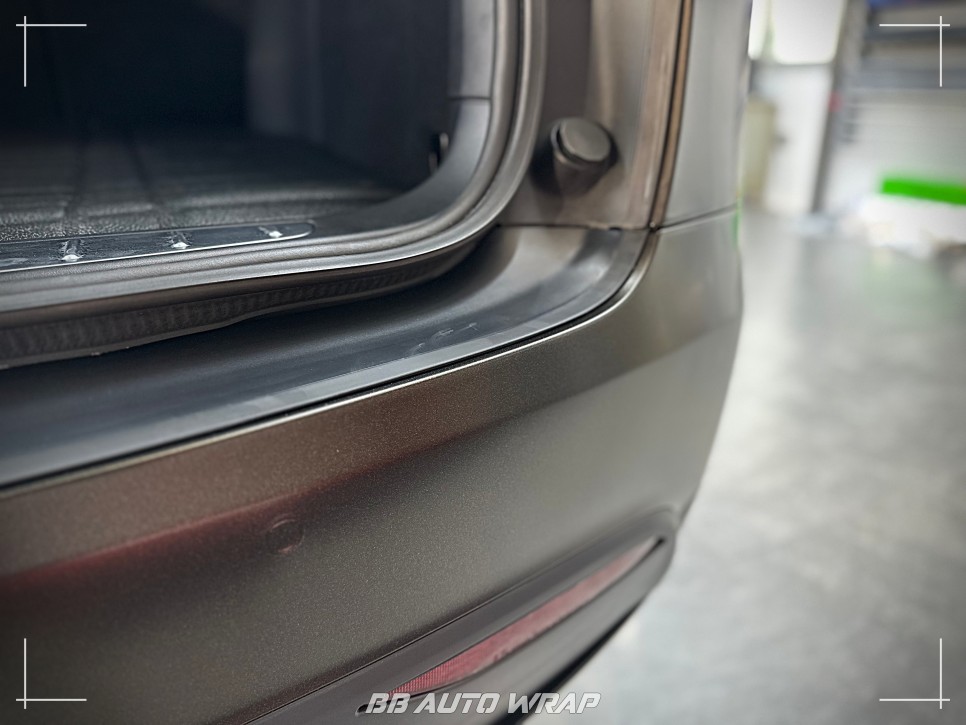 테슬라 모델 X 사고 수리 후 비비 오토 랩에서 3M 사틴 골드 더스트 블랙으로 보험랩핑 재시공하기 / 부산 강서구