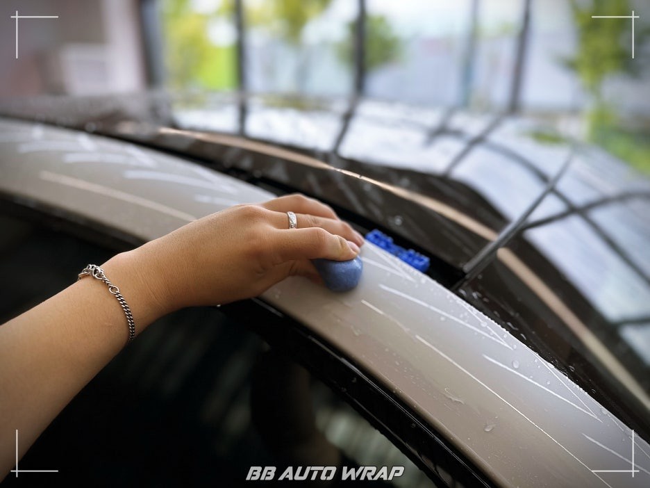 [공지] BMW 전기차 iX 상단 블랙 PPF와 실내 랩핑으로 최첨단 모습으로 만들기!