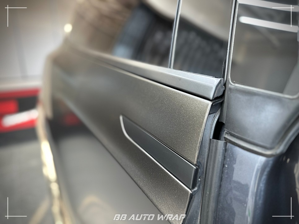 테슬라 모델 X 사고 수리 후 비비 오토 랩에서 3M 사틴 골드 더스트 블랙으로 보험랩핑 재시공하기 / 부산 강서구
