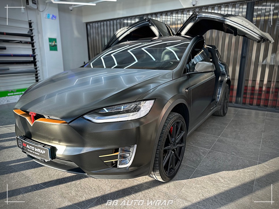 테슬라 모델 X 사고 수리 후 비비 오토 랩에서 3M 사틴 골드 더스트 블랙으로 보험랩핑 재시공하기 / 부산 강서구