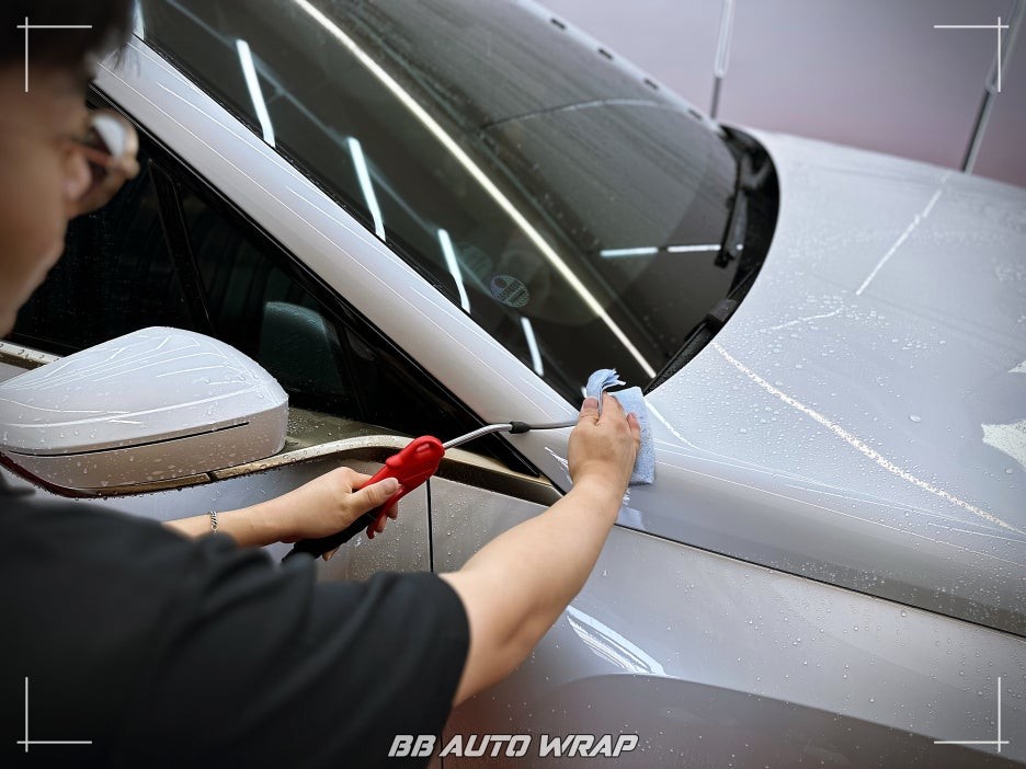 [공지] BMW 전기차 iX 상단 블랙 PPF와 실내 랩핑으로 최첨단 모습으로 만들기!