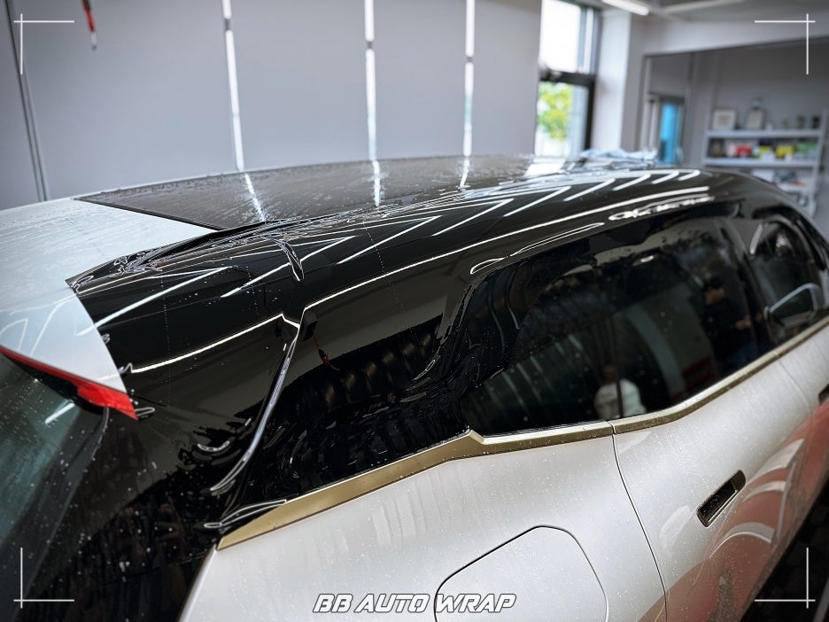 [공지] BMW 전기차 iX 상단 블랙 PPF와 실내 랩핑으로 최첨단 모습으로 만들기!
