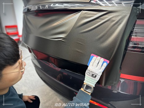 테슬라 모델 X 사고 수리 후 비비 오토 랩에서 3M 사틴 골드 더스트 블랙으로 보험랩핑 재시공하기 / 부산 강서구