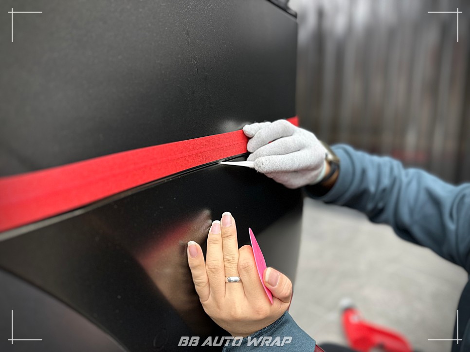 테슬라 모델 X 사고 수리 후 비비 오토 랩에서 3M 사틴 골드 더스트 블랙으로 보험랩핑 재시공하기 / 부산 강서구