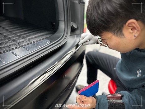 테슬라 모델 X 사고 수리 후 비비 오토 랩에서 3M 사틴 골드 더스트 블랙으로 보험랩핑 재시공하기 / 부산 강서구