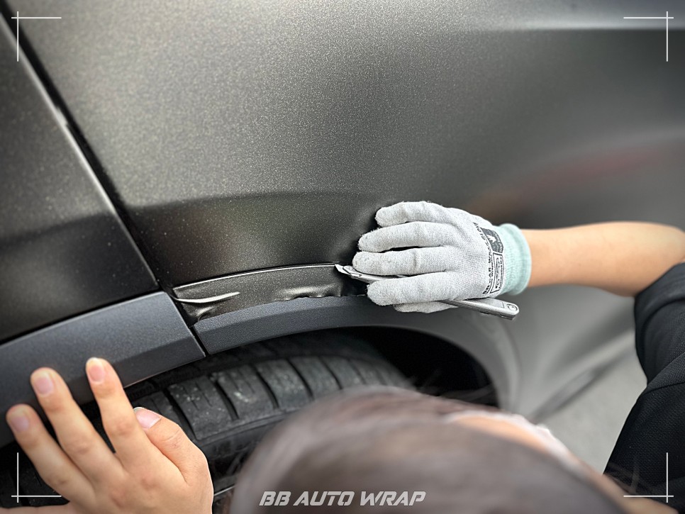 테슬라 모델 X 사고 수리 후 비비 오토 랩에서 3M 사틴 골드 더스트 블랙으로 보험랩핑 재시공하기 / 부산 강서구