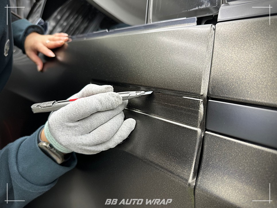 테슬라 모델 X 사고 수리 후 비비 오토 랩에서 3M 사틴 골드 더스트 블랙으로 보험랩핑 재시공하기 / 부산 강서구