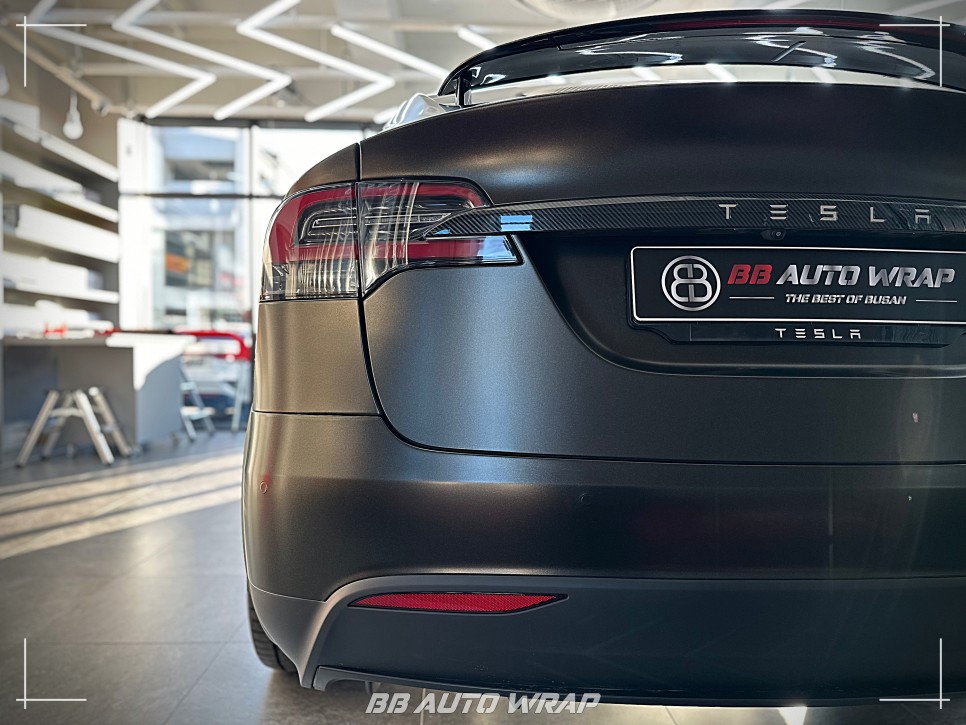테슬라 모델 X 사고 수리 후 비비 오토 랩에서 3M 사틴 골드 더스트 블랙으로 보험랩핑 재시공하기 / 부산 강서구