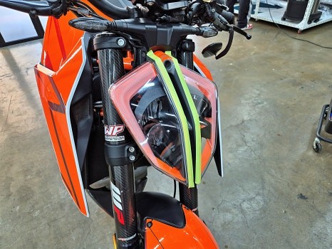 수원 광교 KTM 1290 슈퍼듀크 R 라이트 계기판 바이크 PPF / 수원시 영통구 이의동