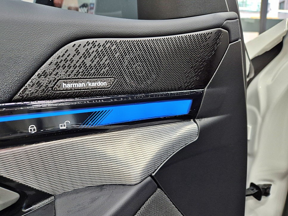 수원 광교 BMW G60 520I 5시리즈 실내 하이그로시 디스플레이 신차패키지 전체 PPF