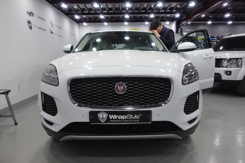 [랩스타일 코리아] 대중적이지 않아서 더 매혹적인 재규어, JAGUAR E-PACE 블랙팩 만들기. (재규어 E페이스 루프스킨, 부분랩핑)
