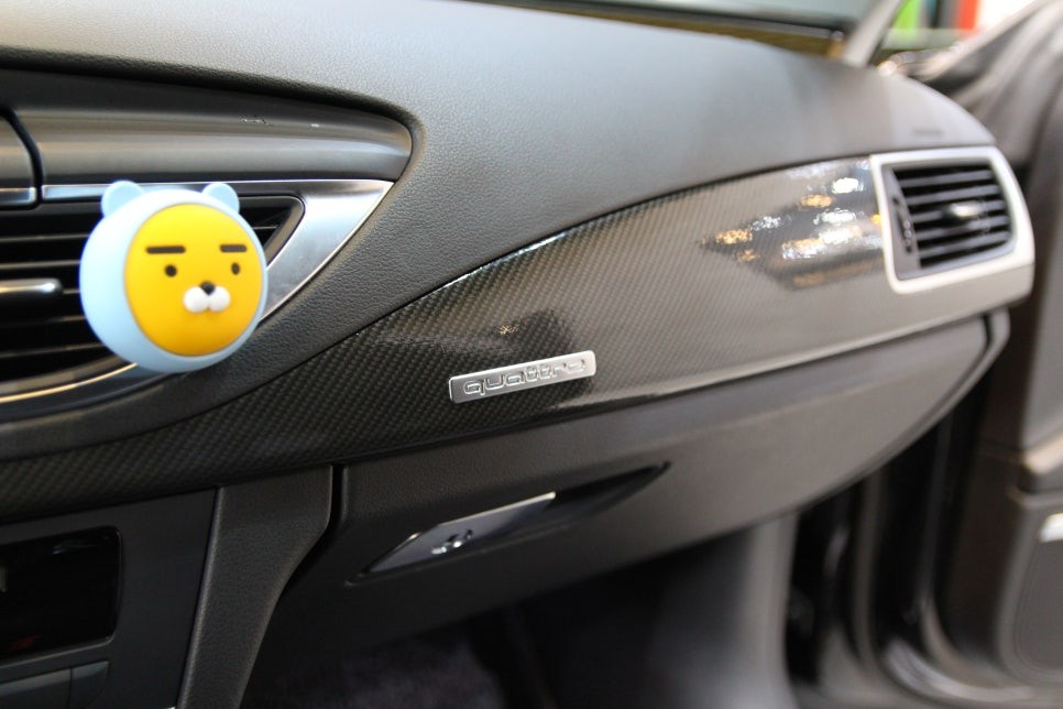 아우디 RS7 A7 실내 랩핑 재시공으로 깔끔하게!