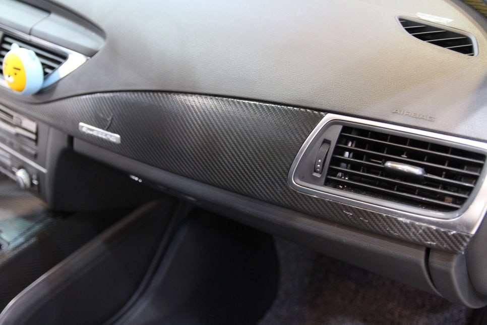 아우디 RS7 A7 실내 랩핑 재시공으로 깔끔하게!