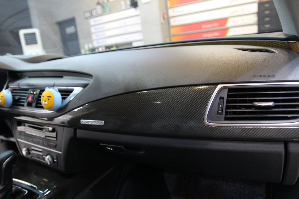 아우디 RS7 A7 실내 랩핑 재시공으로 깔끔하게!