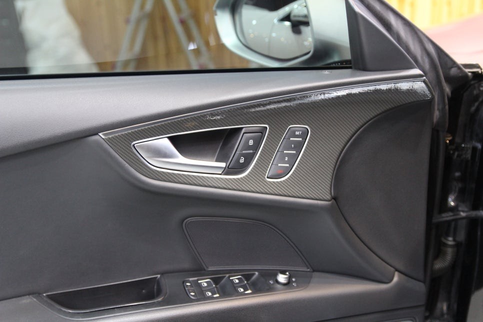 아우디 RS7 A7 실내 랩핑 재시공으로 깔끔하게!