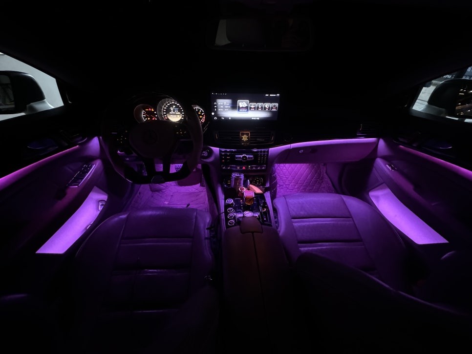 부산벤츠엠비언트 CLS63AMG튜닝으로 단조로운 실내 화려한 변신 / 부산 동래, 양산