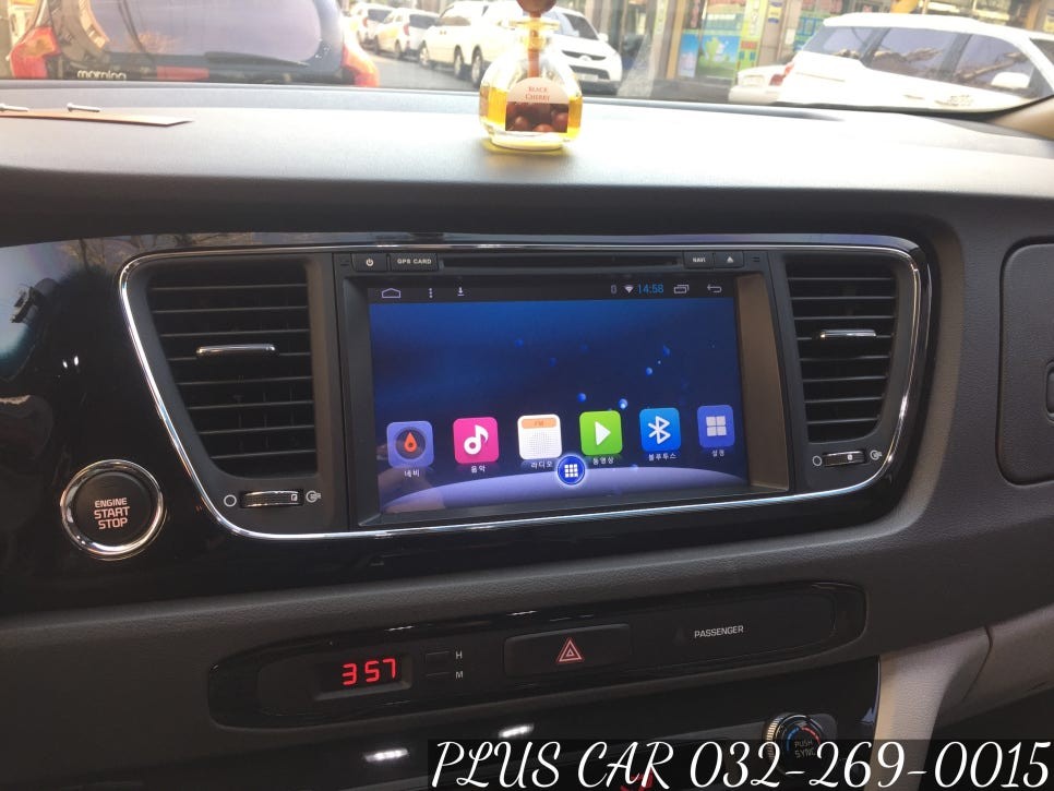 17년 올뉴카니발 안드로이드 올인원 매립 천정모니터 핸들 리모컨 완벽호환