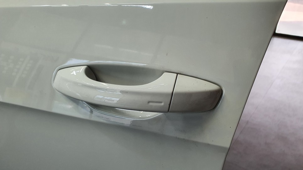 폭스바겐 골프7 순정 손잡이를 이용한 키리스와 순정 스타트버튼 장착. / 대전,세종,청주