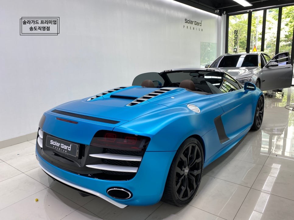 인천 랩핑 아우디 R8 스파이더 Satin Ocean Shimmer(사틴오션쉬머) 전체랩핑 퀄리티 최고! 새차뽑은줄!!
