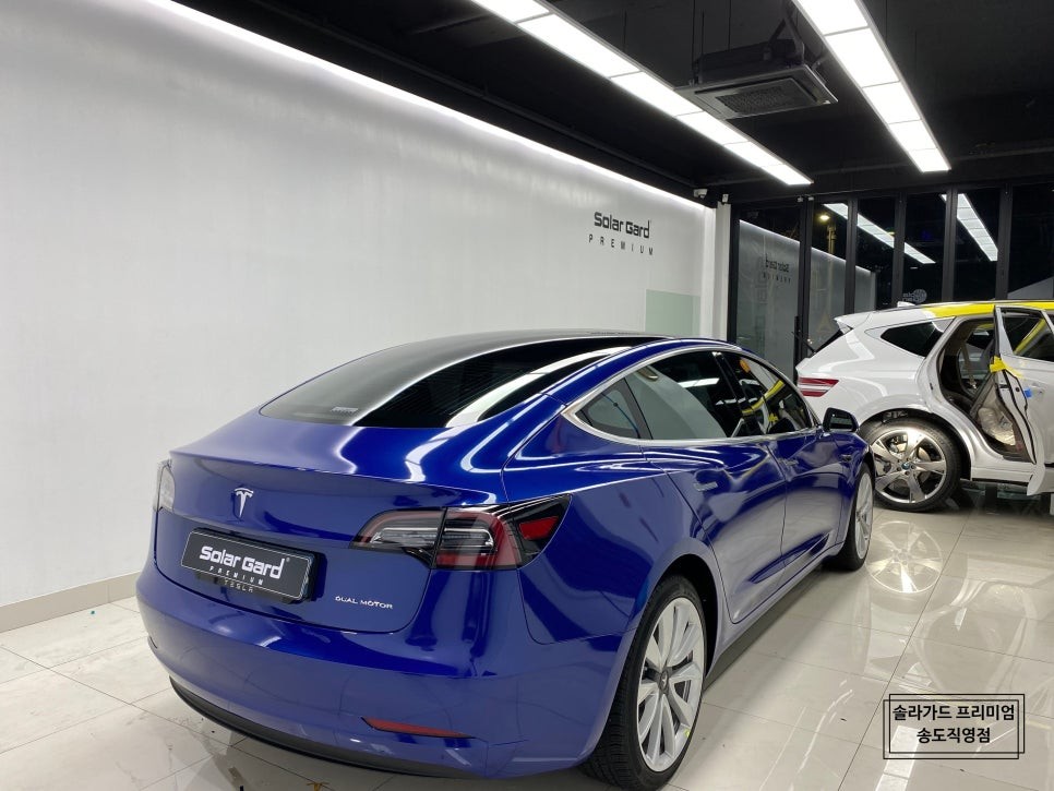 인천 랩핑 추천 / 테슬라 모델3 화이트에서 Gloss Deep Blue Metallic (유광 딥블루 메탈릭)으로 화려한 변신!!